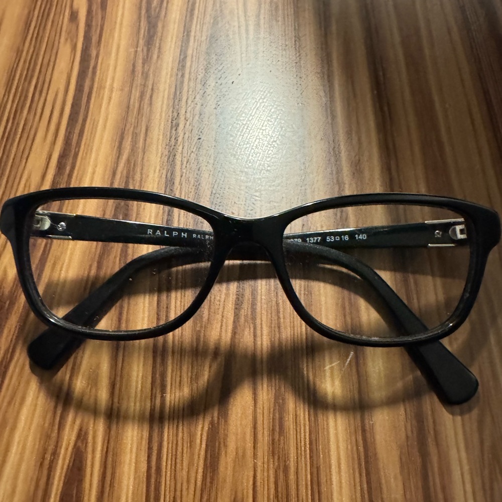 Ralph Lauren Black Eyeglasses This glasses have a prescription In it